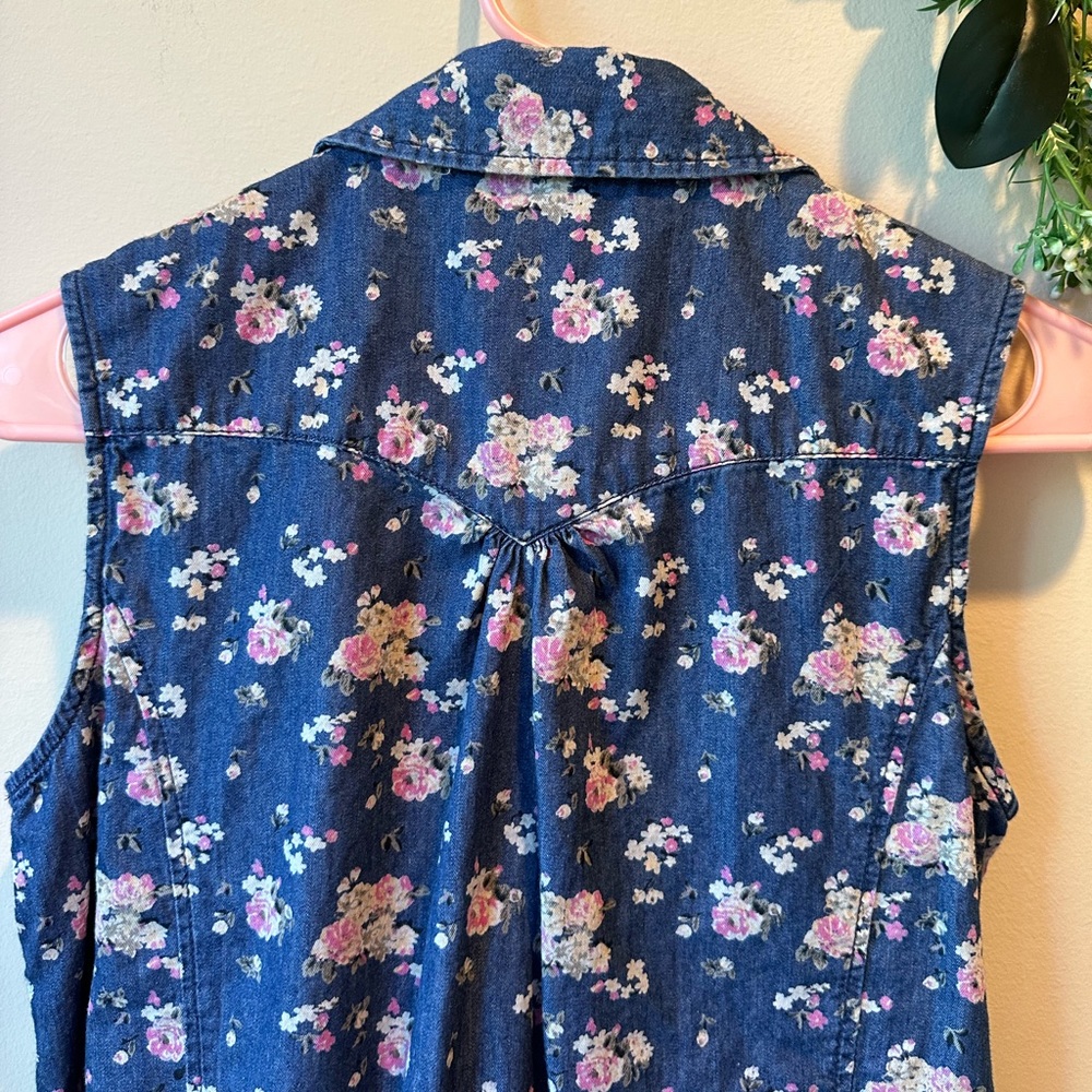 Levi’s Denim Floral Shirt - Picture 9 of 10